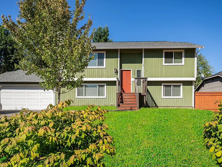 623 Harvest Rd — Photo 25