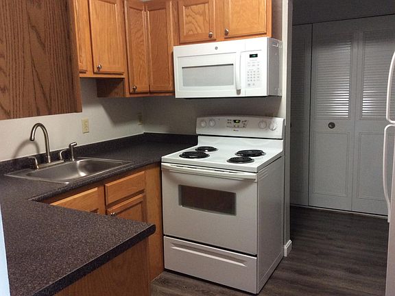 Fully applianced kitchen