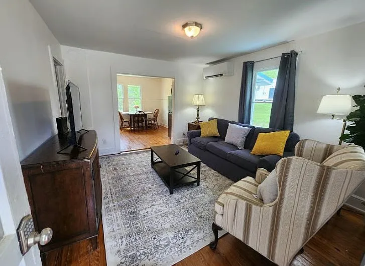 Summit Ave, Spruce Pine — Photo 1