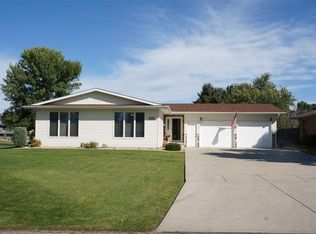 2216 23rd Ave SW, Minot, ND 58701