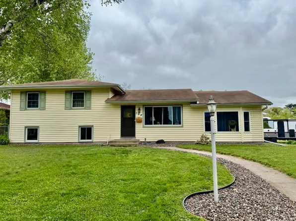104 8th Ave NE, Forest Lake, MN 55025
