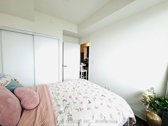 5th image of 188 Fairview Mall Dr #608