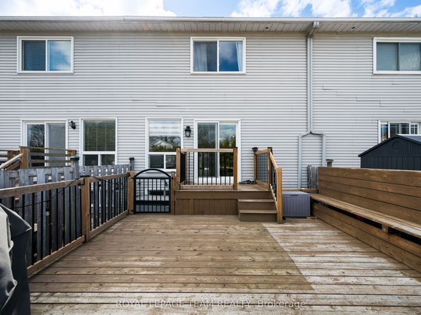 19 Armadale Cres, Ottawa, ON K2J 4A4