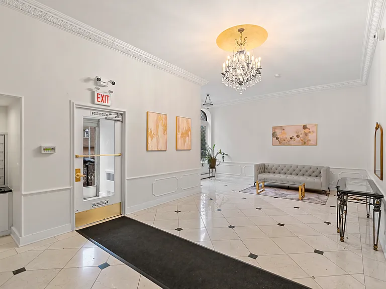 534 W Startford Pl — Photo 44
