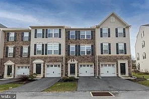4 bed, 3.5 bath, 2622 sqft, $3,500 — Photo 3