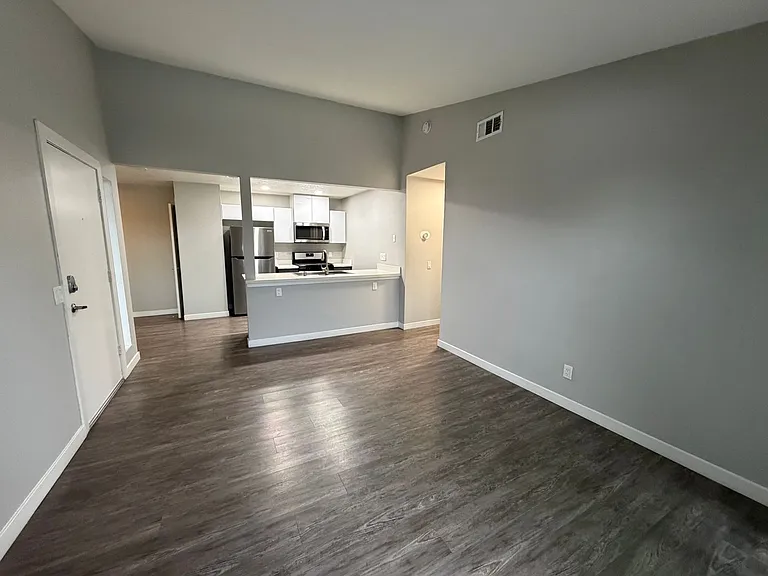 The James Apartments — Photo 68