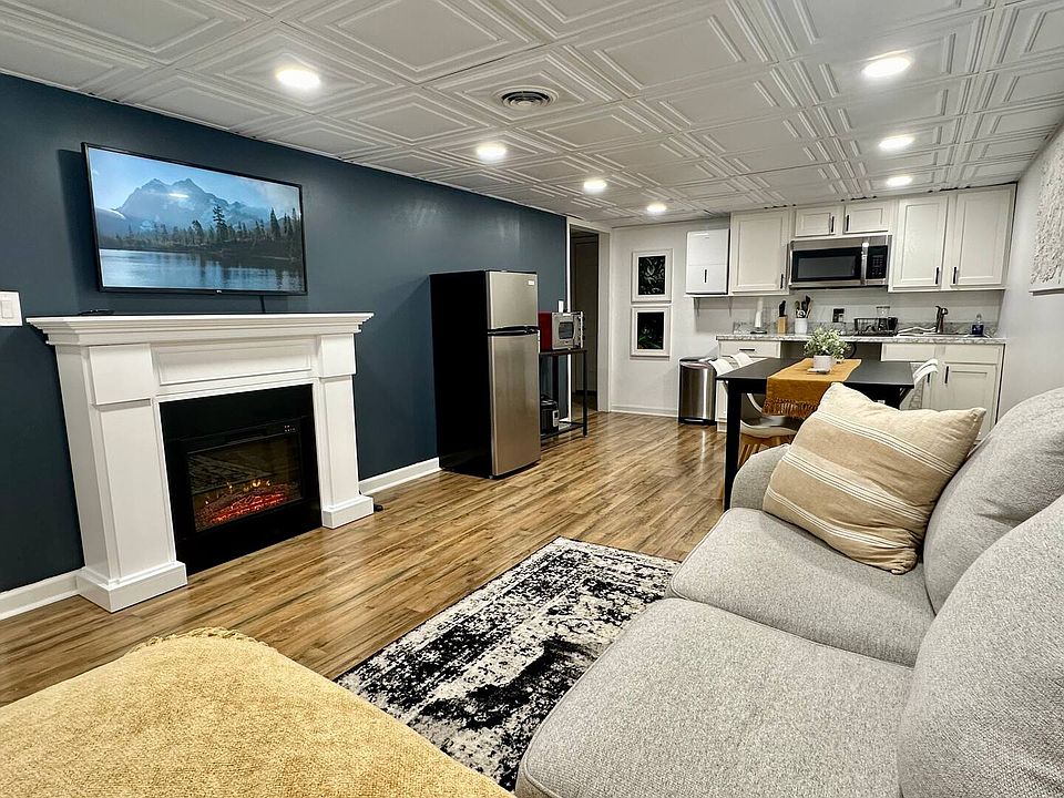 1st image of 8201 Fox Run Ln