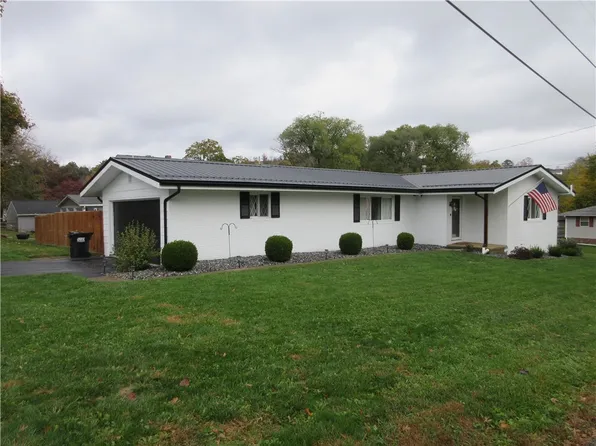 223 Gartley Ave, Ellwood City, PA 16117