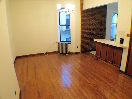 Rented by Glasser Realty LLC | media 10