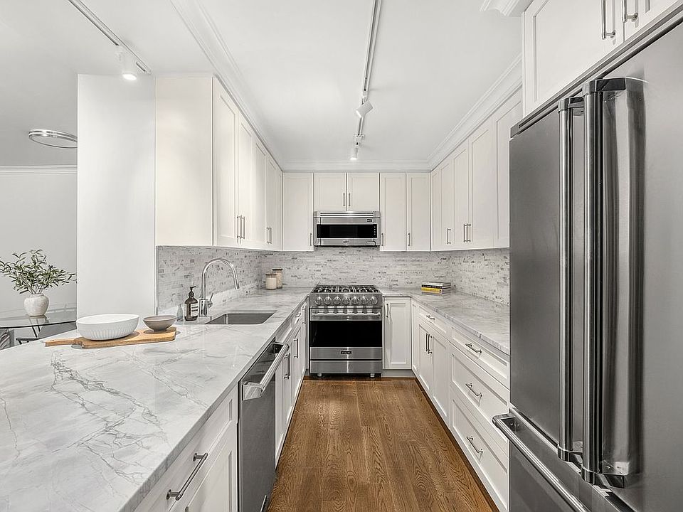 1st image of 625 Main St APT 733