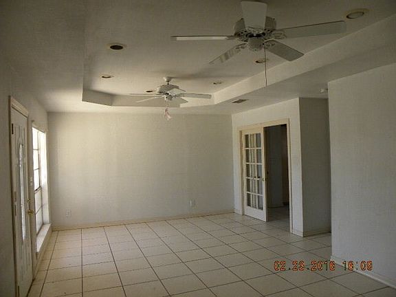2nd image of 701 N Padre Ave