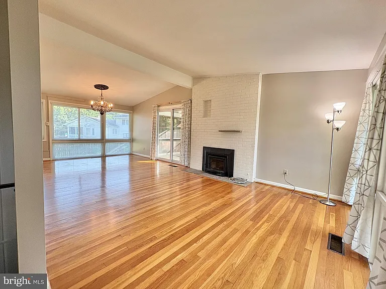 5628 Fillmore Ave — Photo 2
