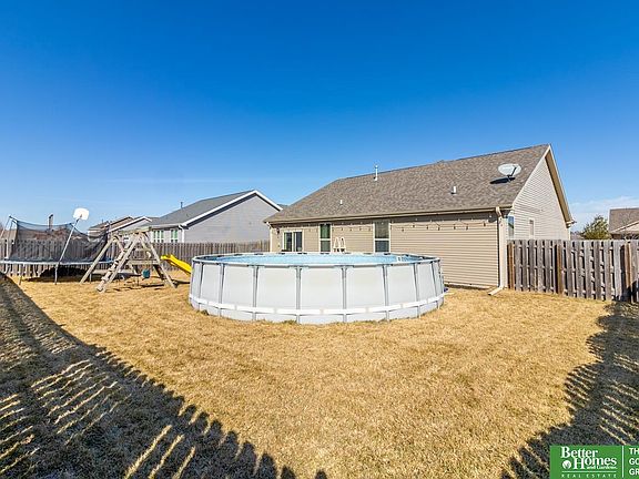 5th image of 2205 Alexandra Rd