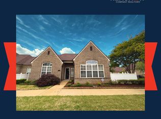1381 Calumet Farms Dr, Collierville, TN 38017