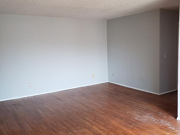 2nd image of 4605 Vendome Pl APT 8