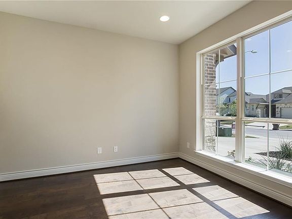 3rd image of 2054 Cullum Park
