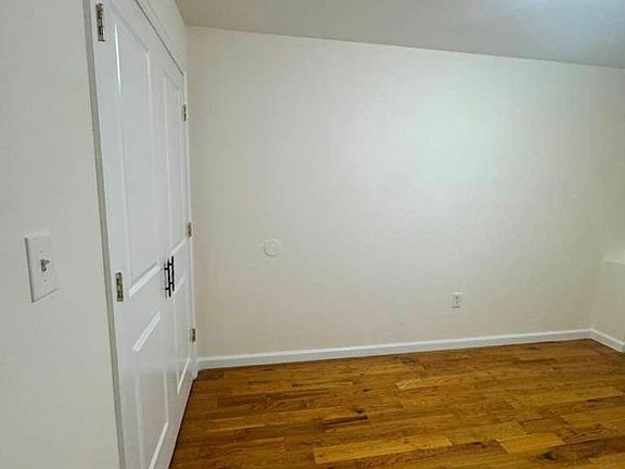3rd image of 49 Vernon Ave APT 3