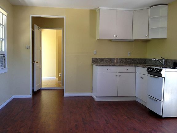 5th image of 569 N Chester Ave