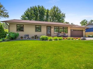 695 Riviera Dr, New Brighton, MN 55112