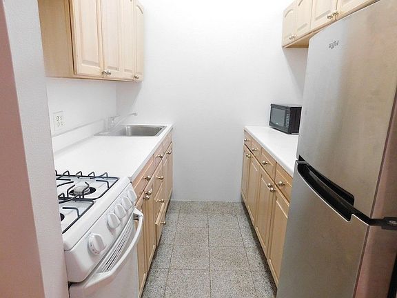 5th image of 457 W 46th St #5F
