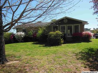 143 Woodside Dr SE, Owens Cross Roads, AL 35763