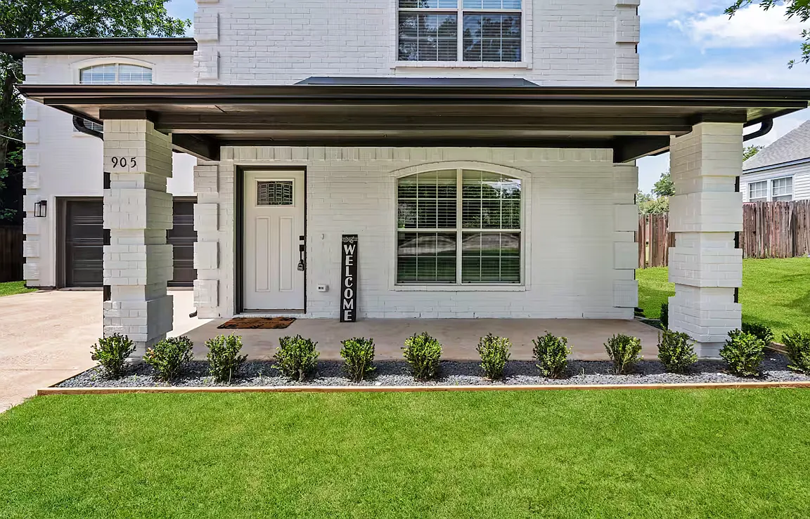 4 bed, 2.5 bath, 1738 sqft, $6,966 — Photo 2