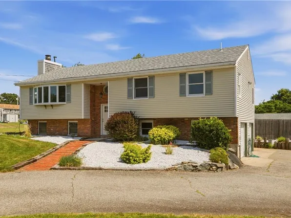 49 Dexter St, Portsmouth, RI 02871