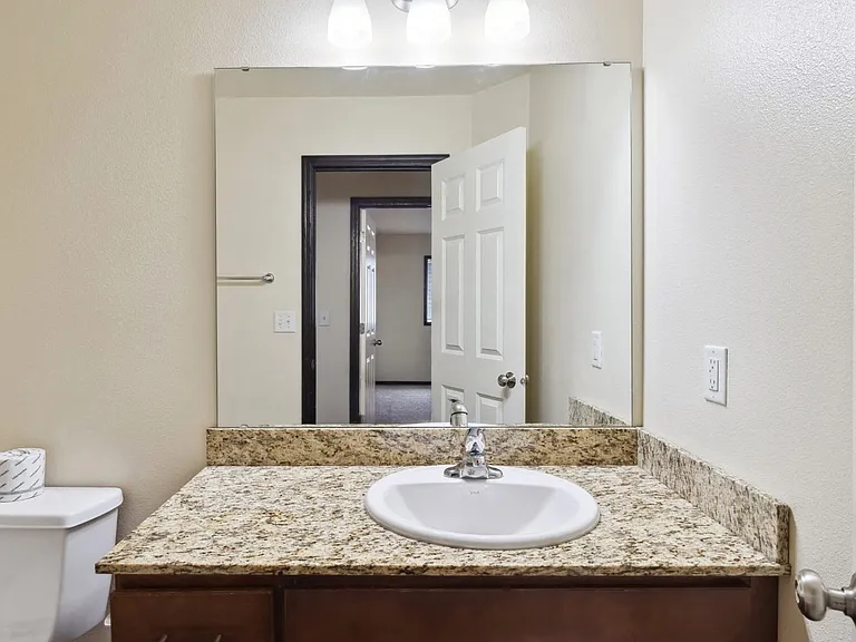 Town Square Townhomes — Photo 38