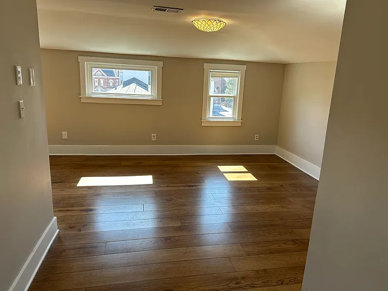 176 N Broadway #3 — Photo 26