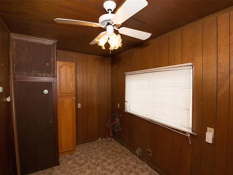 2047 FM 2933 — Photo 20