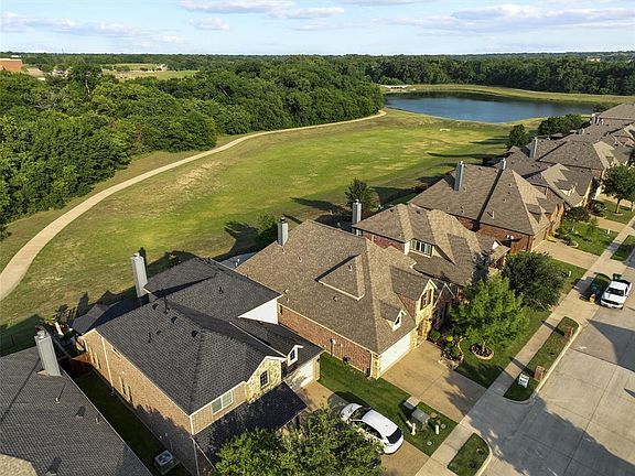 4th image of 1304 Eastbrook Dr