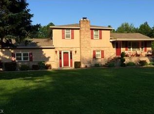 869 S Hubbard Rd, Lowellville, OH 44436
