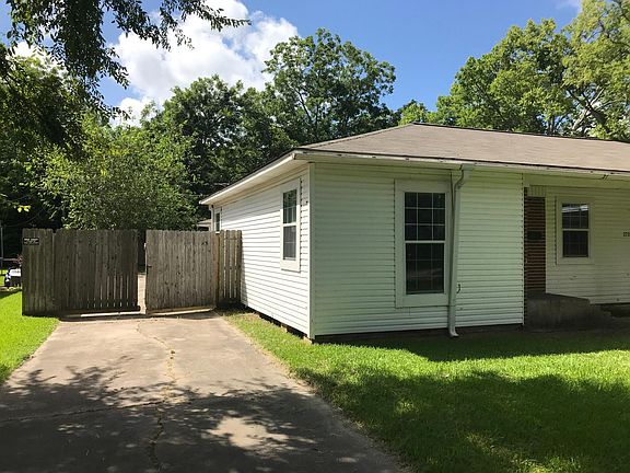 3rd image of 2729 Magnolia Dr