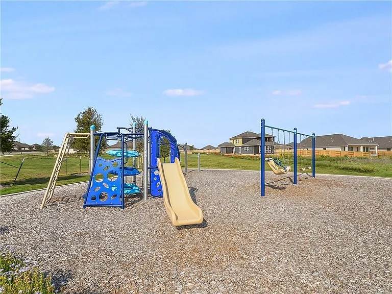 127 Plumbago Loop — Photo 36