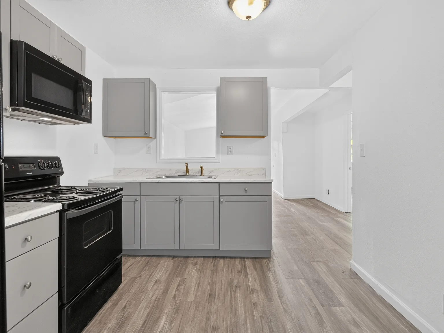 2 bed, 924 sqft, $1,300 — Photo 2