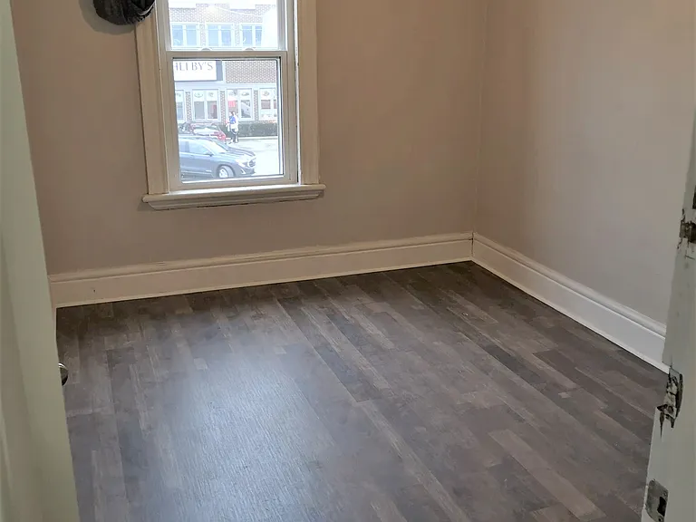 222 Horton St E — Photo 7