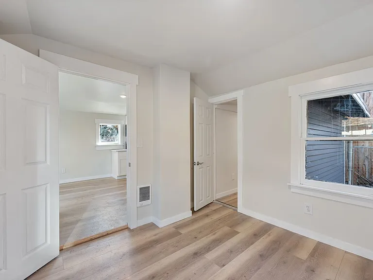 727 NW Georgia Ave — Photo 10