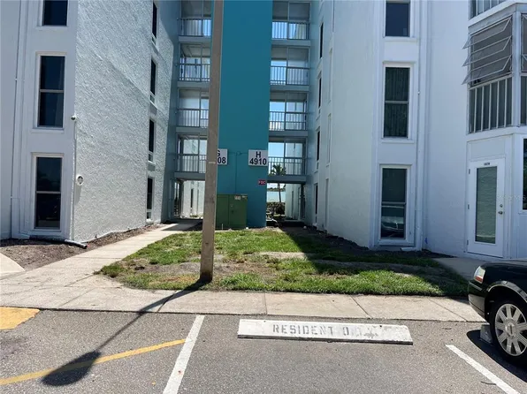 4910 38th Way S APT 209, Saint Petersburg, FL 33711