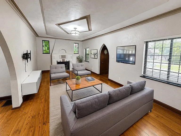 823 Overlook Ave — Photo 2