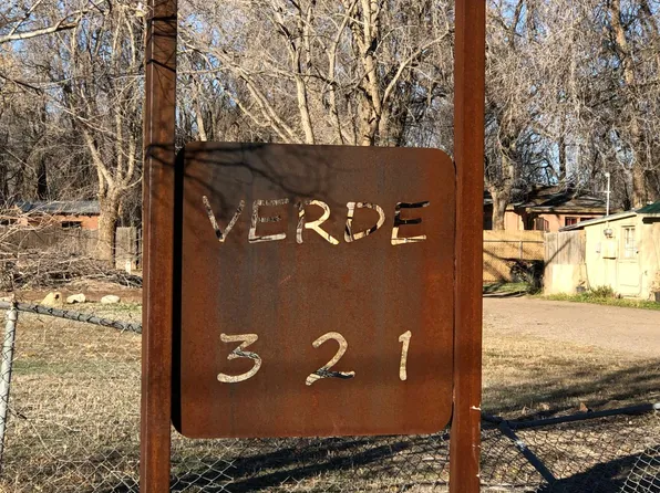 321 Vineyard Rd NW APT 8, Los Ranchos, NM 87107