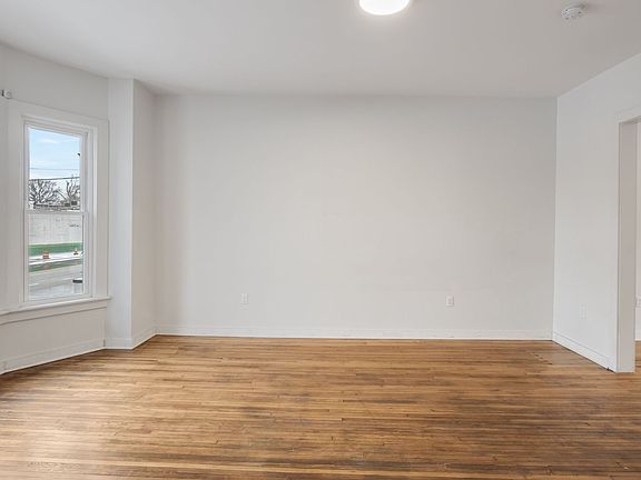 4th image of 7243 Kercheval Ave #7251