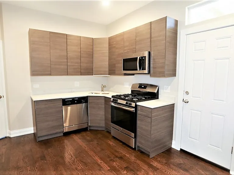 2943 W Diversey Ave #2E — Photo 1