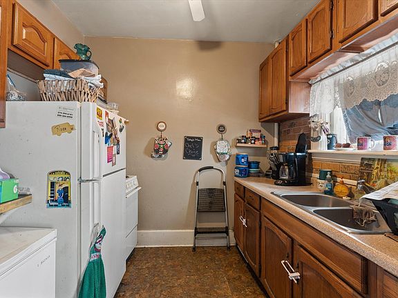 5th image of 517 W Lexington Ave
