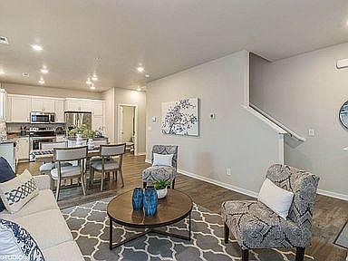 3rd image of 856 NE Larkspur Ave #1