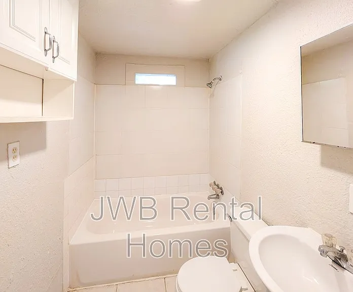 3933 Boulevard #2 — Photo 8