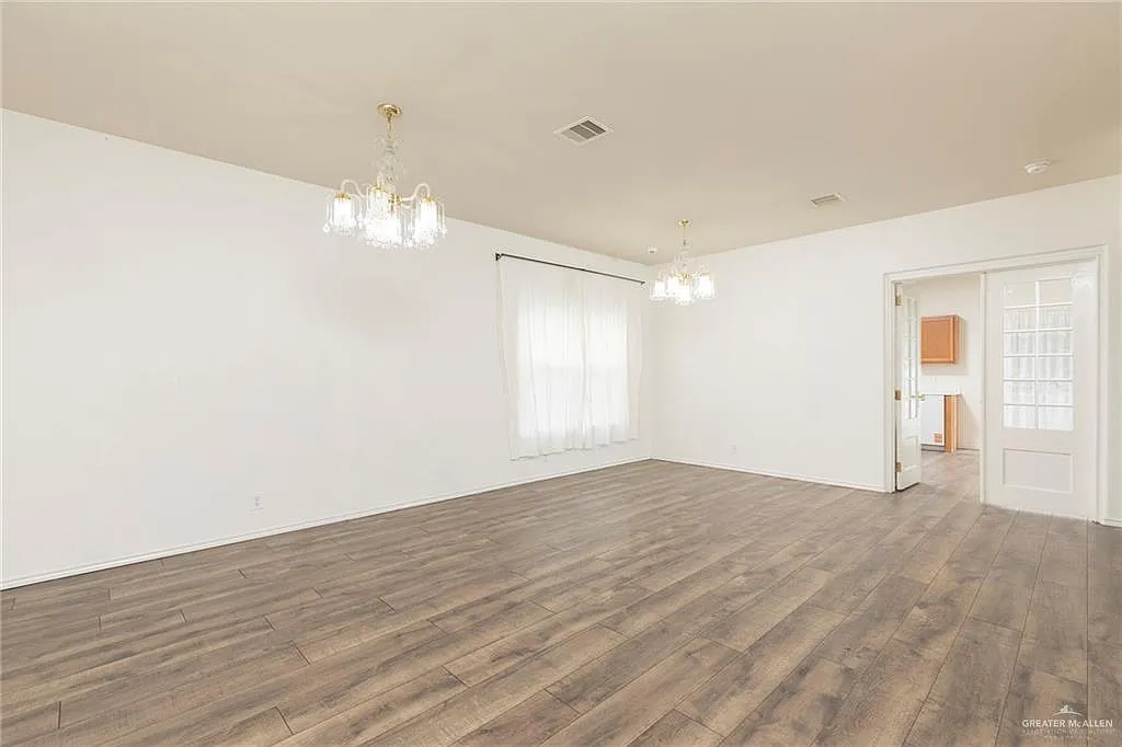 4 bed, 2.5 bath, 2570 sqft, $2,700 — Photo 3