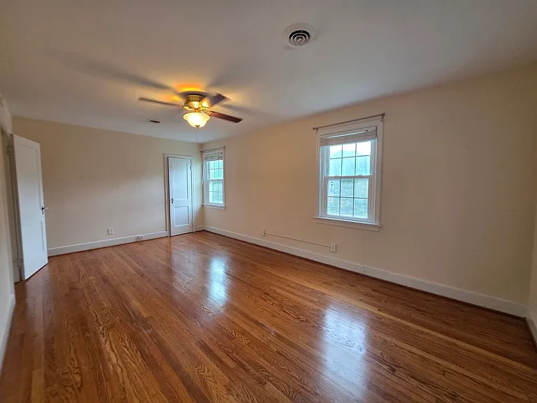 208 Regent Rd — Photo 22