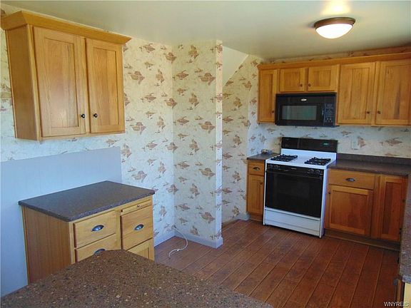 4th image of 23 Temple Dr