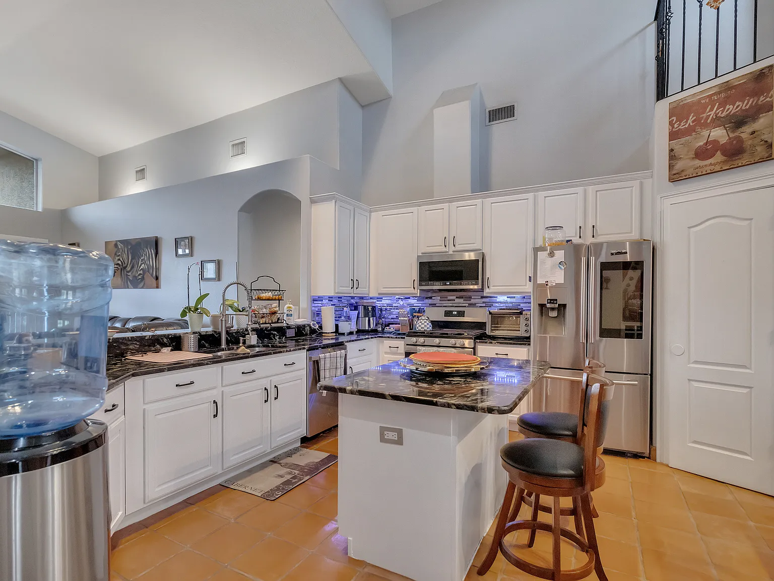 4 bed, 2637 sqft, $3,500 — Photo 2