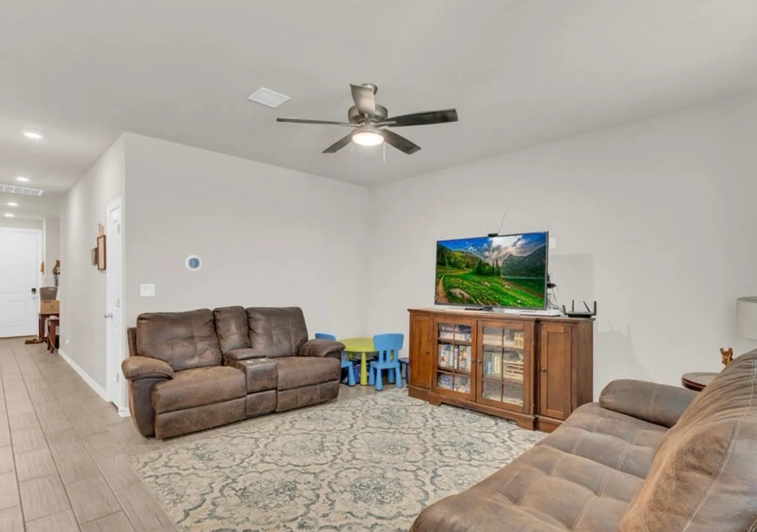 East El Paso 4bed/2bath Refrig A/C! — Photo 4